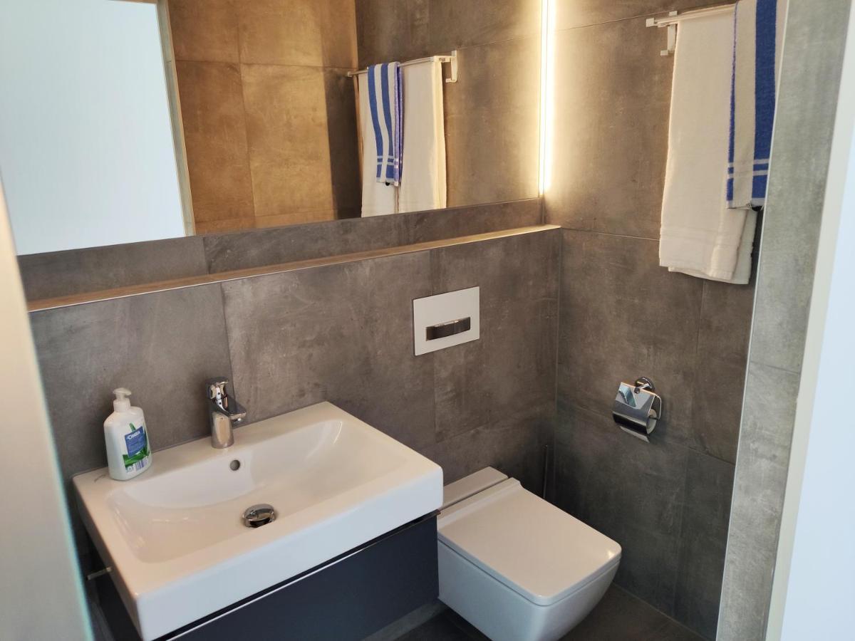 Modern Ausgebauter Ueberseecontainer Als Tiny House Wertheim Eksteriør billede